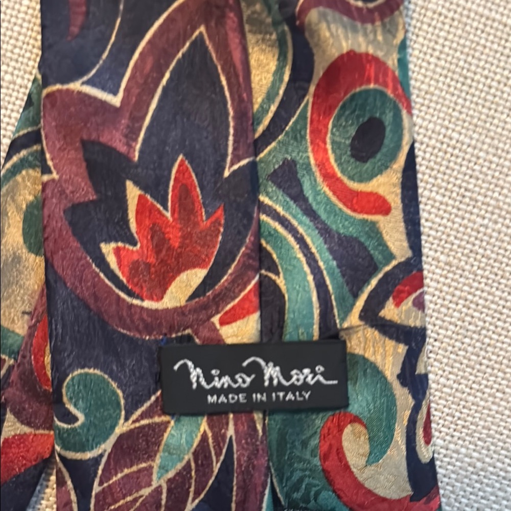 Patterned Silk Tie - Picture 2 of 6